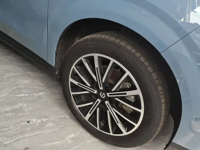 Leapmotor B10 — Фото автомобиля 6