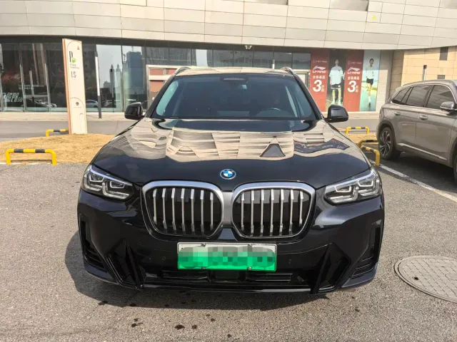 BMW iX3 — Фото автомобиля 2