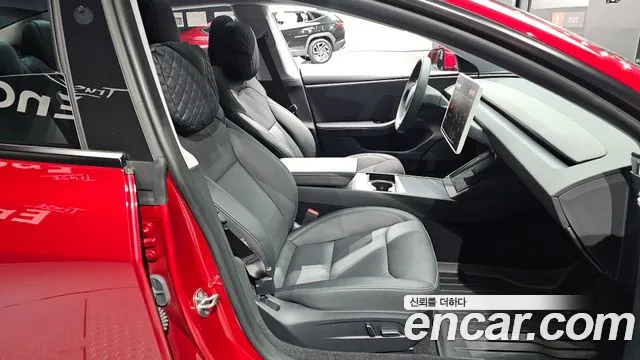 Tesla Model 3 — Фото автомобиля 16