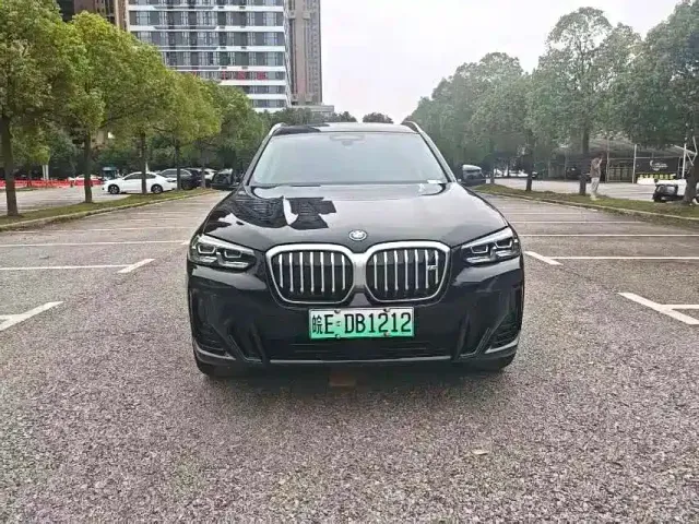 BMW iX3 — Фото автомобиля 2