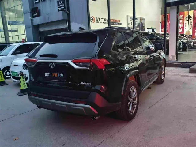 Toyota RAV4 — Фото автомобиля 4