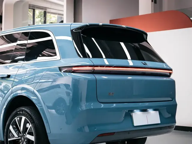 Li Auto L8 — Фото автомобиля 8
