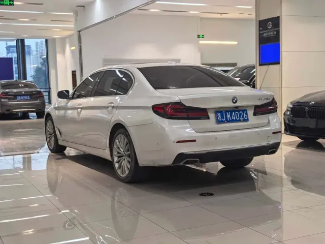 BMW 5 Series — Фото автомобиля 5
