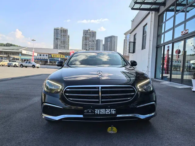 Mercedes-Benz E-Class — Фото автомобиля 2
