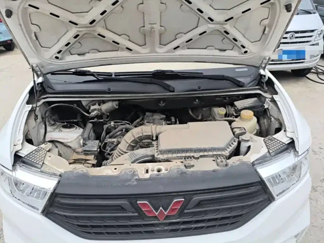 Wuling Hongguang V — Фото автомобиля 19