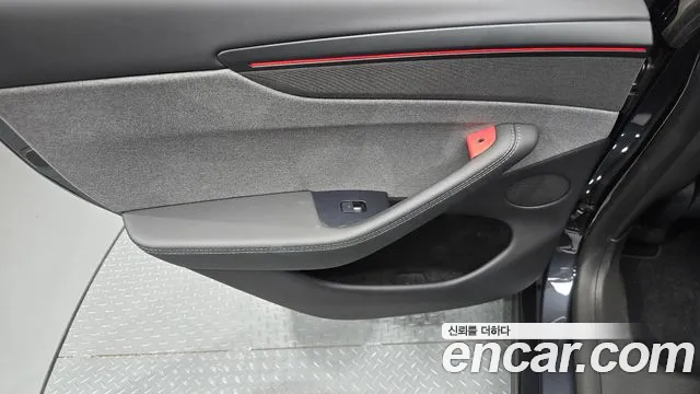 Tesla Model Y — Фото автомобиля 5