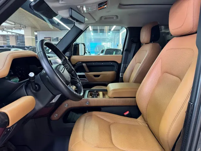 Land Rover Defender — Фото автомобиля 13