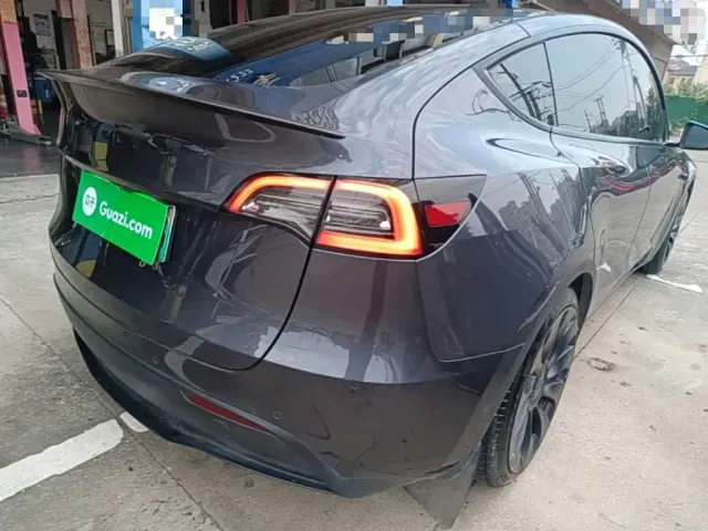 Tesla Model Y — Фото автомобиля 6