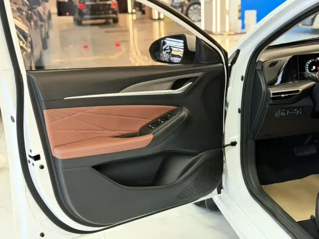 Changan Eado — Фото автомобиля 16