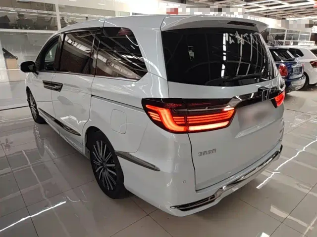 Honda Elysion — Фото автомобиля 4
