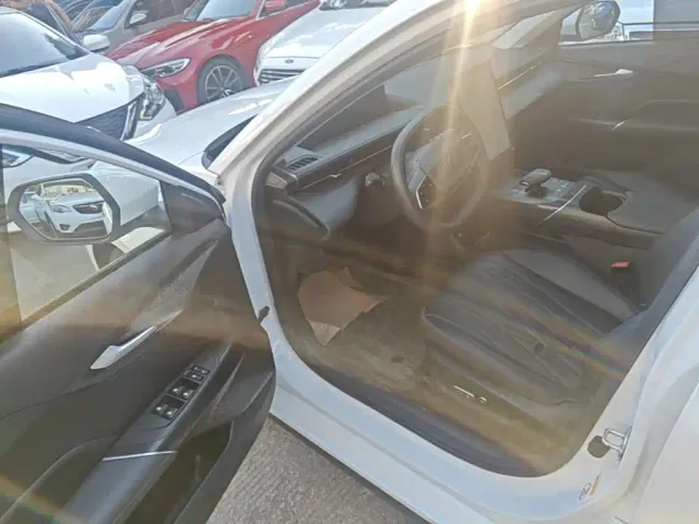 Changan Qiyuan A05 — Фото автомобиля 15