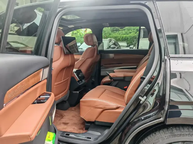 Cadillac Vistiq — Фото автомобиля 9