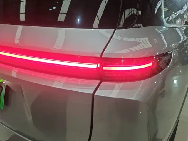 Li Auto L9 — Фото автомобиля 7