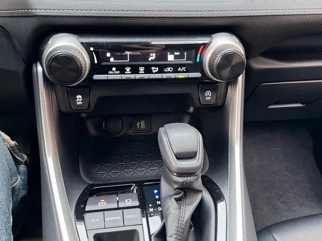 Toyota RAV4 — Фото автомобиля 14