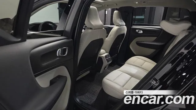 Вольво XC40 B4 Ultimate Bright — Фото автомобиля 6