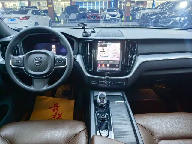 Volvo XC60 — Фото автомобиля 6