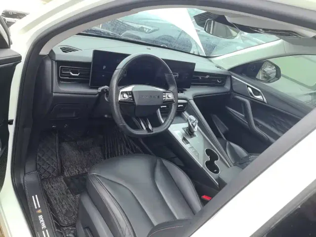 Roewe RX5 — Фото автомобиля 9