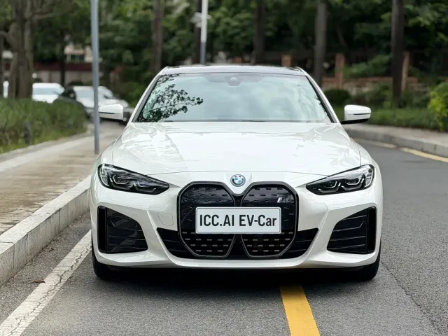 BMW i4 — Фото автомобиля 18