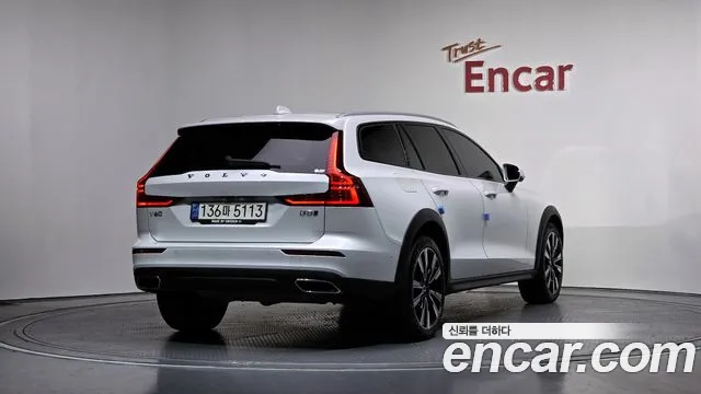 Вольво V60 V60 Cross Country 2 поколение B5 Pro AWD — Фото автомобиля 2