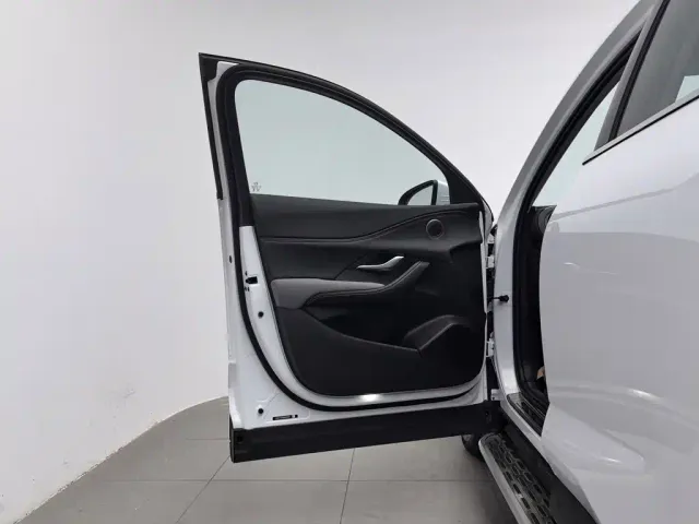 BYD Seal 05 DM-i — Фото автомобиля 8