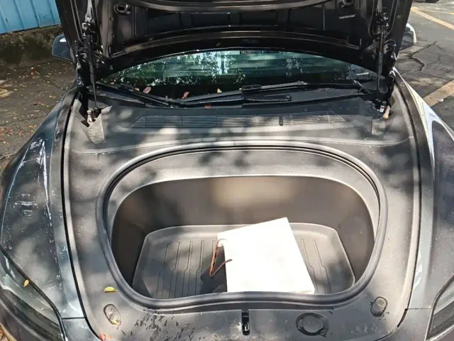 Tesla Model 3 — Фото автомобиля 21