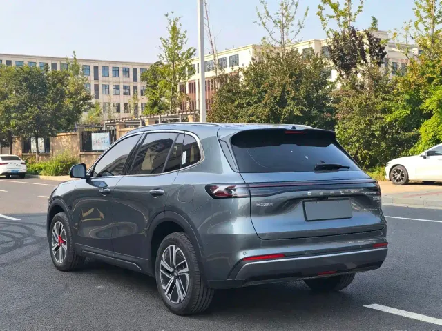 Geely Galaxy Starship 7 EM-i — Фото автомобиля 9
