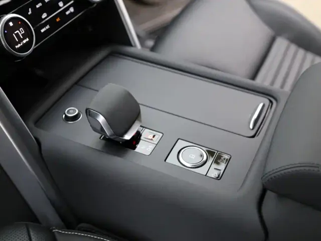 Land Rover Discovery 2024 Model 300PS S — Фото автомобиля 15
