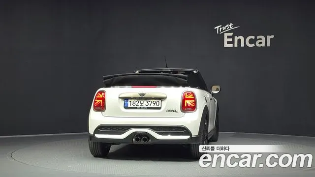 Mini Cooper Convertible — Фото автомобиля 4