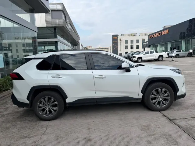 Toyota RAV4 — Фото автомобиля 11