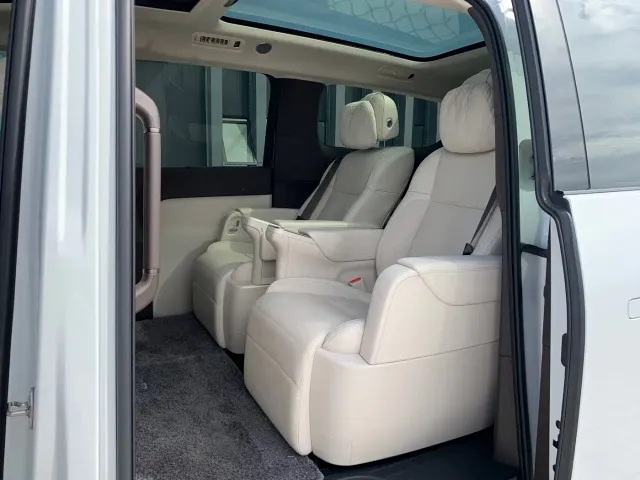 Li Auto MEGA — Фото автомобиля 10