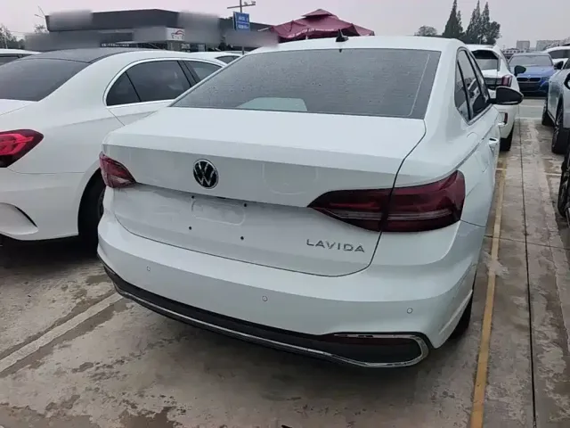Volkswagen Lavida — Фото автомобиля 5