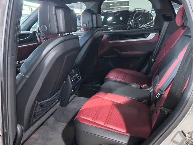 Porsche Cayenne — Фото автомобиля 8