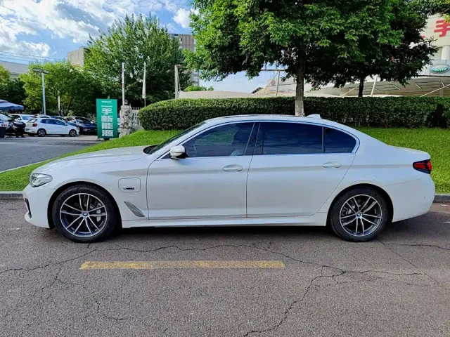 BMW 5 Series — Фото автомобиля 3