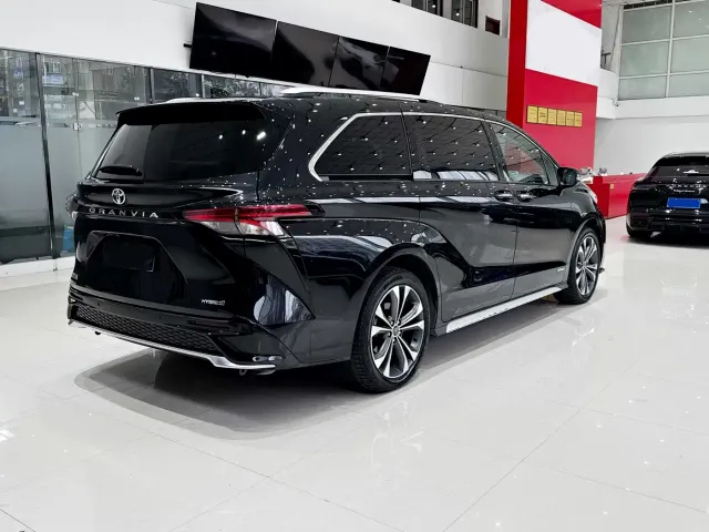 Toyota Granvia — Фото автомобиля 4