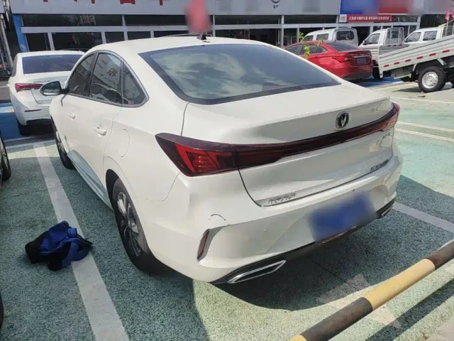 Changan Eado — Фото автомобиля 4
