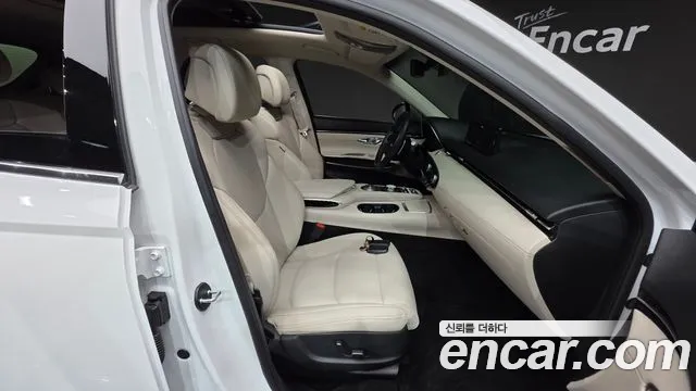 Genesis GV70 — Фото автомобиля 16