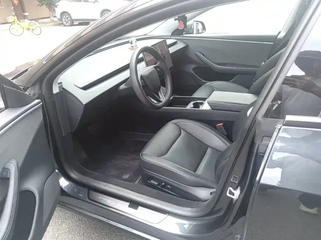 Tesla Model 3 — Фото автомобиля 14