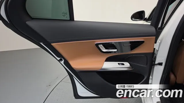 Mercedes-Benz E-Class — Фото автомобиля 4