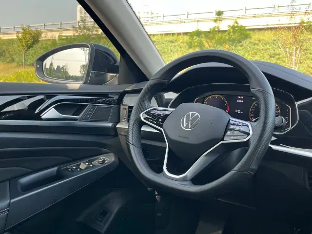 Volkswagen Passat — Фото автомобиля 6