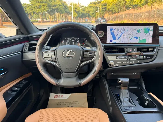 Lexus ES — Фото автомобиля 20
