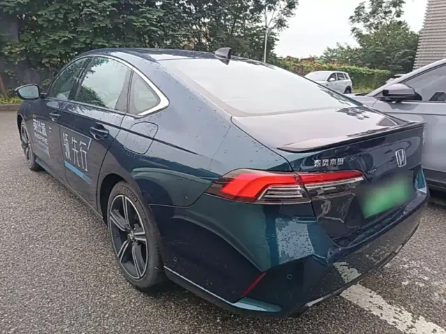 Honda Inspire Hybrid — Фото автомобиля 4