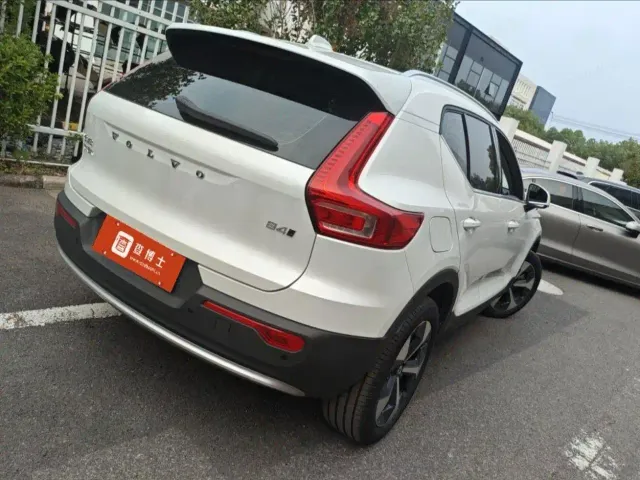 Volvo XC40 — Фото автомобиля 6