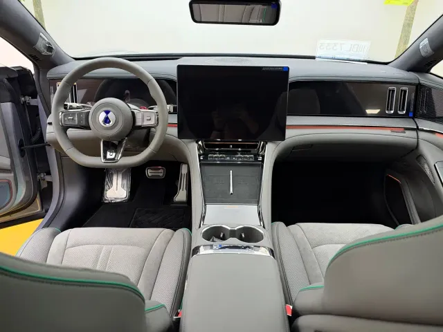 Denza Z9GT — Фото автомобиля 7