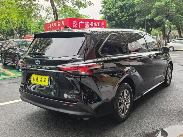 Toyota Sienna — Фото автомобиля 6