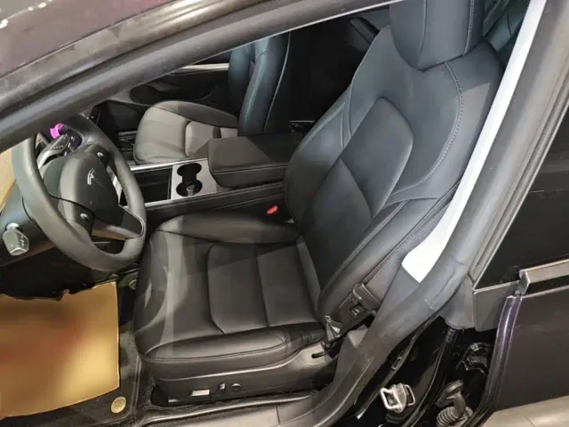 Tesla Model 3 — Фото автомобиля 14