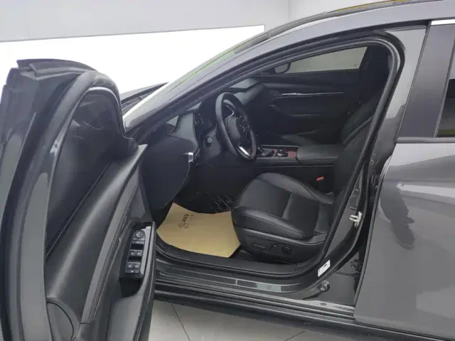 Mazda Axela — Фото автомобиля 9