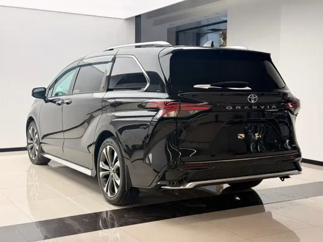 Toyota Granvia — Фото автомобиля 9