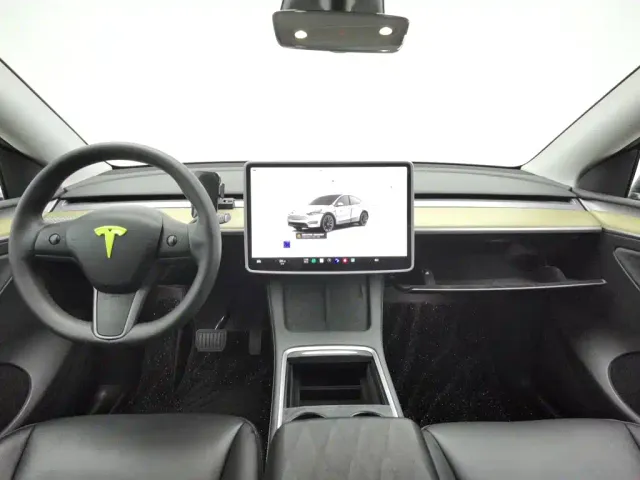 Tesla Model Y — Фото автомобиля 5
