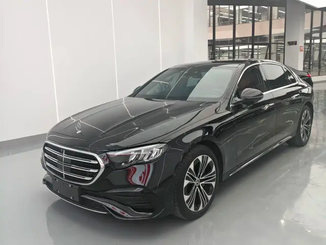 Mercedes-Benz E-Class — Фото автомобиля 2
