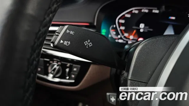 BMW 5 Series G30 — Фото автомобиля 30